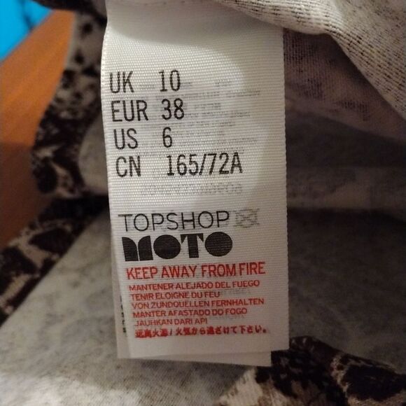 NWOT Topshop Moto Brown Snakeskin print denim skirt. Size 6, Brown, Tan, White - Picture 7 of 9